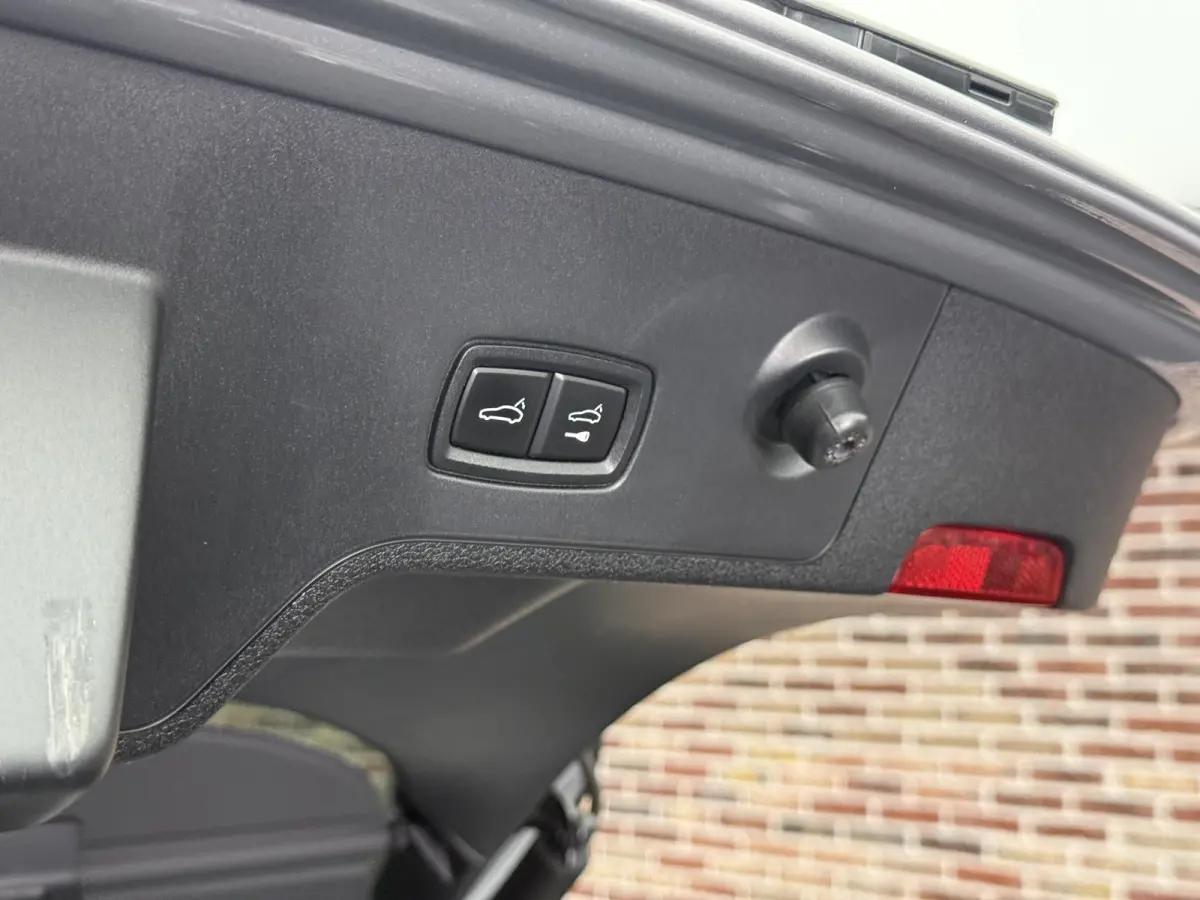 2.9 4 E-Hybrid P Approved 03-2028
