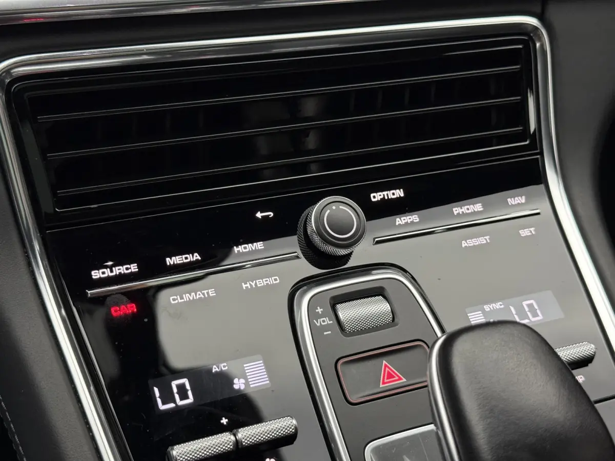 2.9 4 E-Hybrid P Approved 03-2028