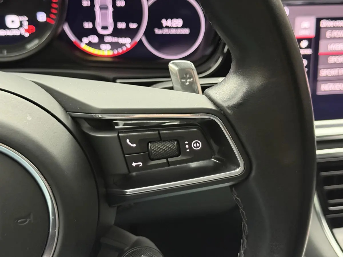 2.9 4 E-Hybrid P Approved 03-2028