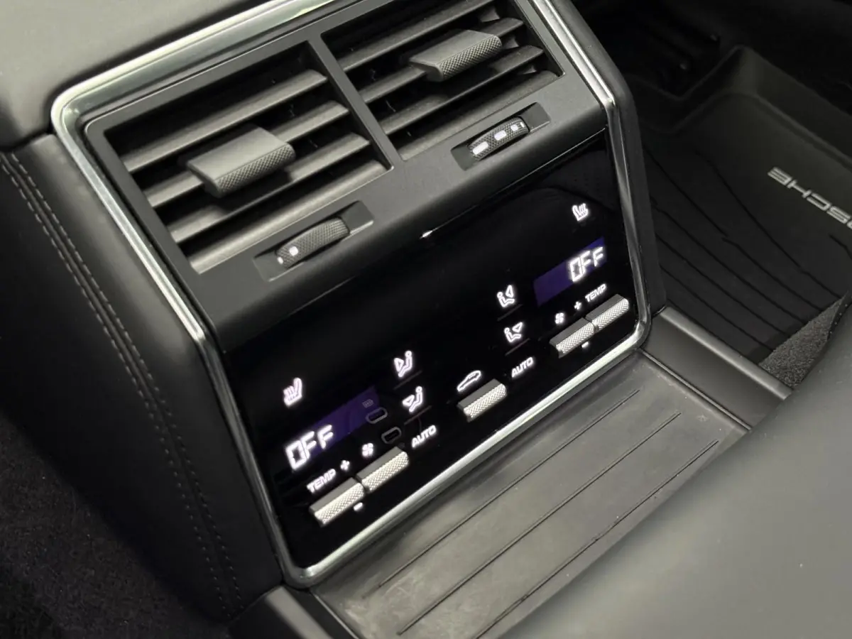 2.9 4 E-Hybrid P Approved 03-2028