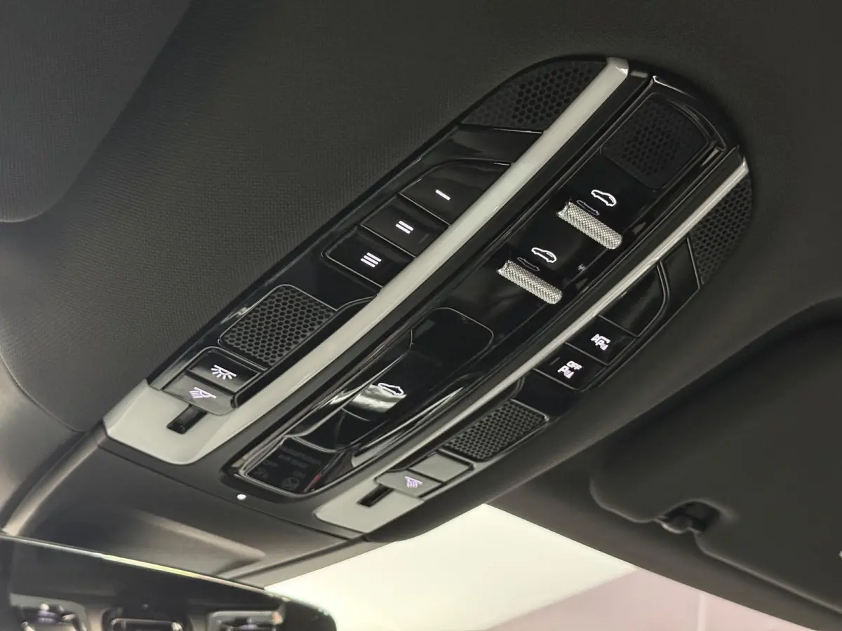 2.9 4 E-Hybrid P Approved 03-2028