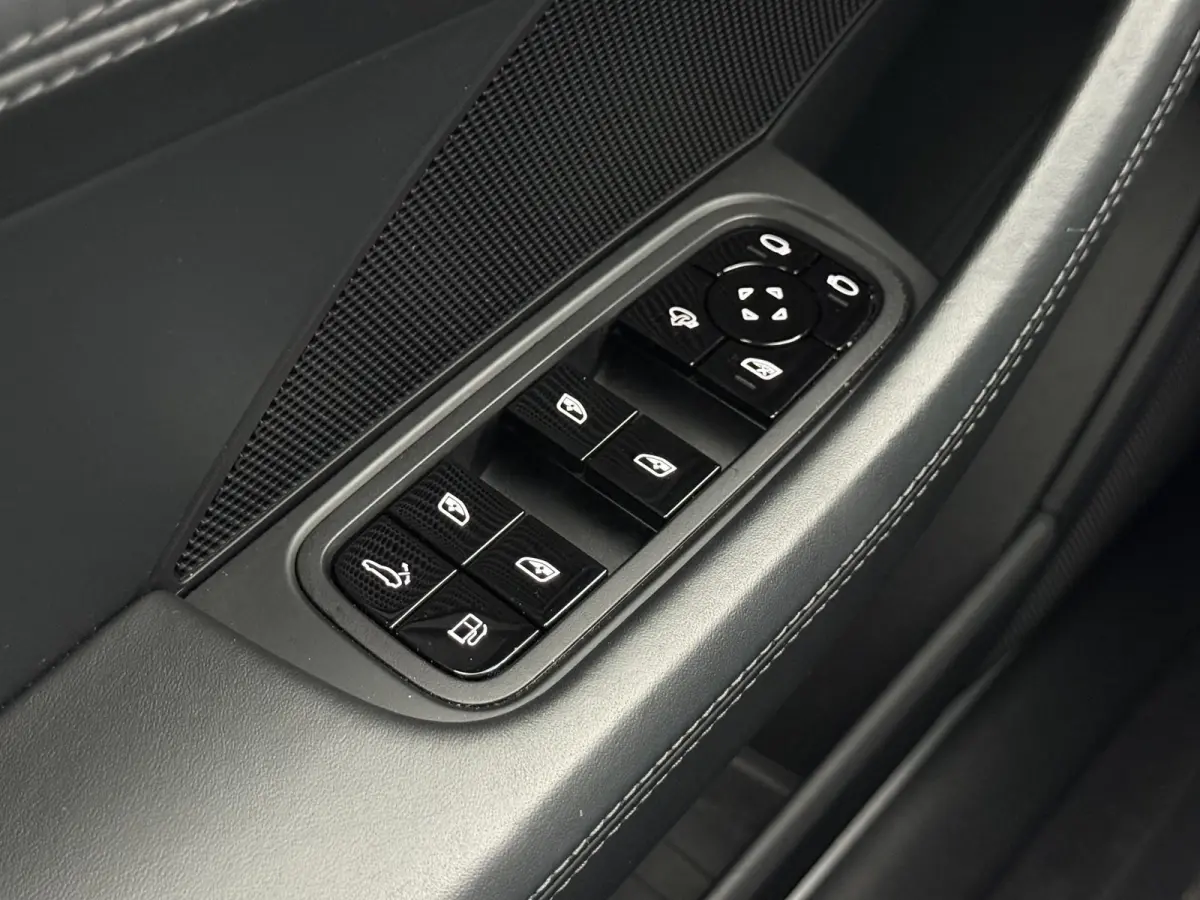 2.9 4 E-Hybrid P Approved 03-2028