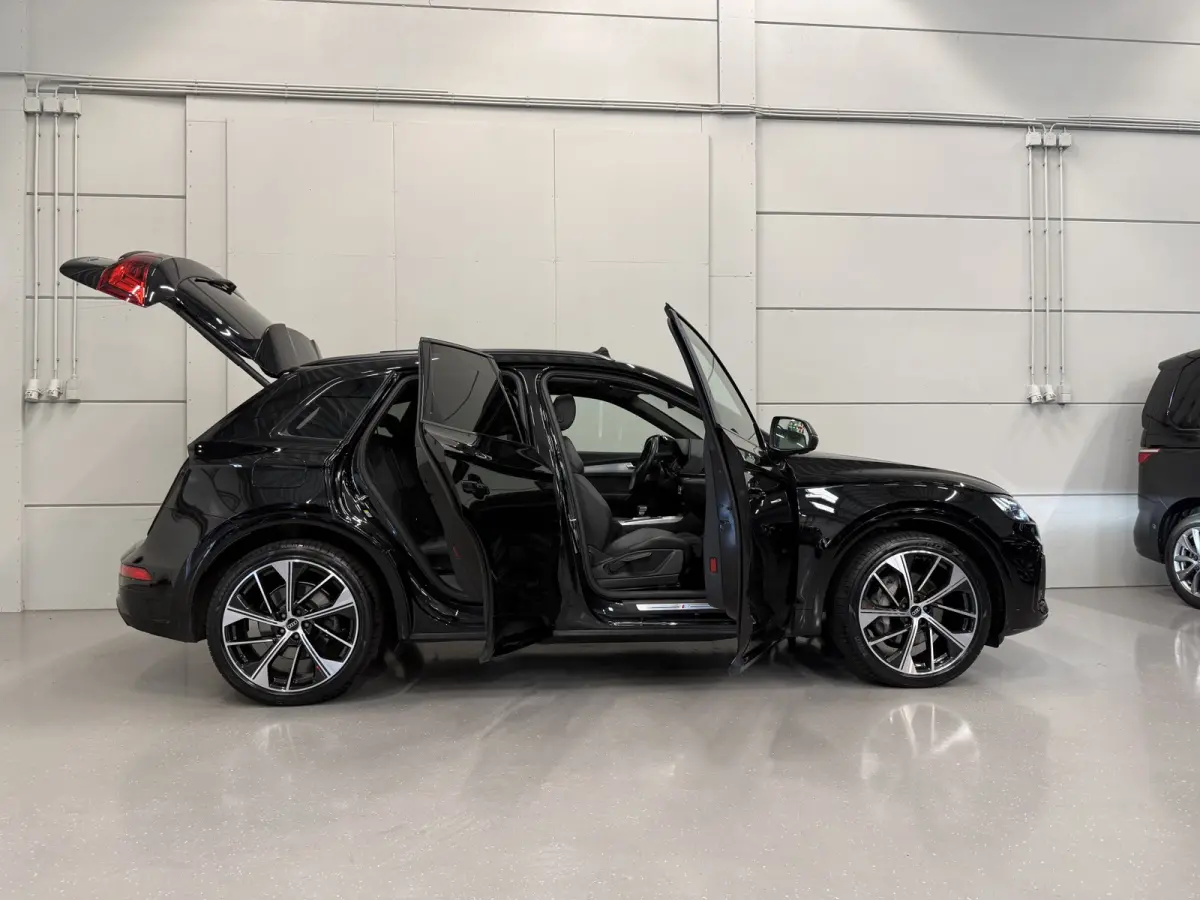 55 TFSI e quattro 3x S-Line PANO/LUCHTVERING/TREKHAAK/B&O/21"SQ5/MATRIX/ACC/SOH 98,6%/CARPLAY/STANDKACHEL/CAMERA/BLACK-OPTIC/MYTHOSSCHWARZ/VOLLEDIG AUDI DEALER HISTORIE,NET OH BEURT GEHAD