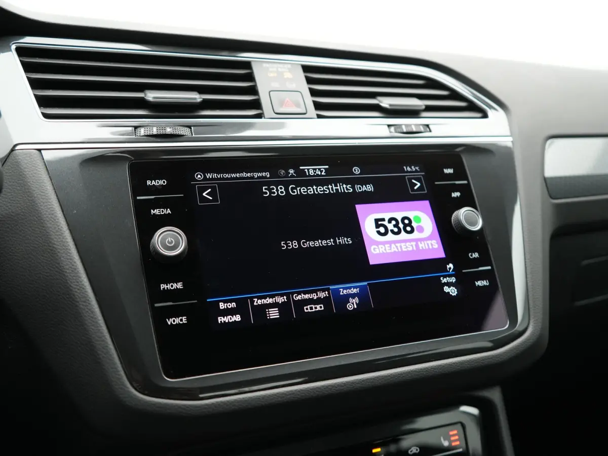 1.4 TSI eHybrid Life PHEV 245pk | Trekhaak Af Fabriek | Adaptive Cruise | Stoelen & Stuur Verwarmd | Navigatie | Virtual Cockpit | DAB | Plug In Hybrid |