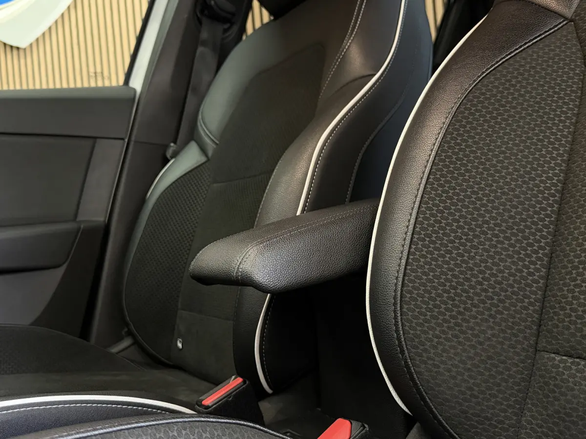 1.3 TCe 130pk Edition One | Groot navi | Stoel&Stuurverwarming | Dodehoek | Bose | Carplay | Camera 100% onderhouden!