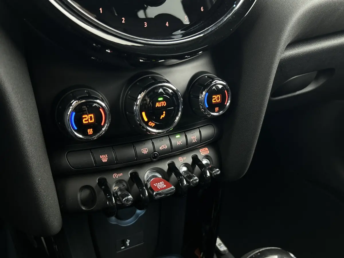 1.5 Aut. Cooper Camden Black-Pack Leder/Sportstoel/Digi.Dashboard