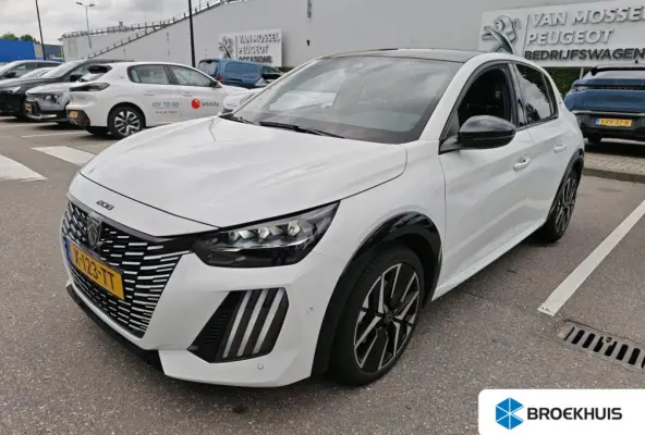 1.2 PureTech 100 GT | Navigatie | Camera voor + achter | Panoramadak | Nieuw model | Apple carplay |