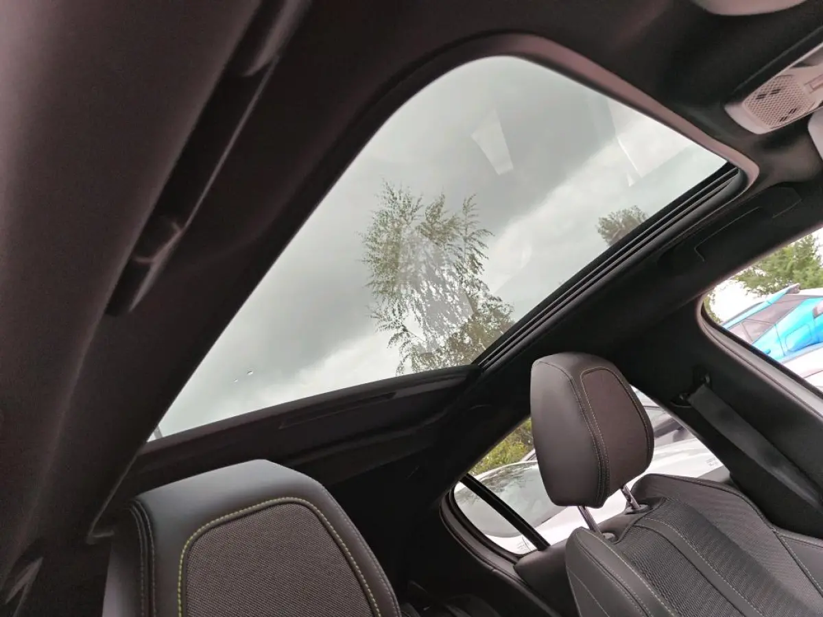 1.2 PureTech 100 GT | Navigatie | Camera voor + achter | Panoramadak | Nieuw model | Apple carplay |