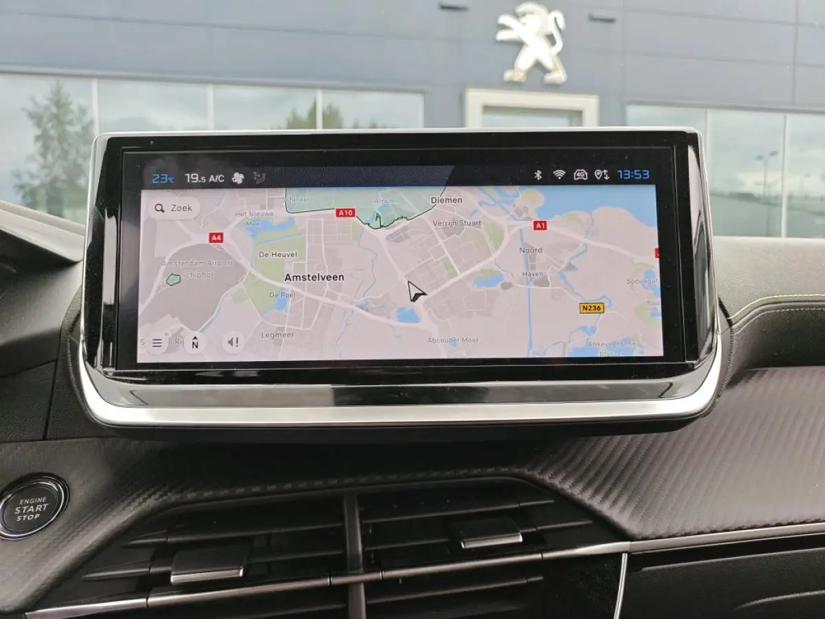 1.2 PureTech 100 GT | Navigatie | Camera voor + achter | Panoramadak | Nieuw model | Apple carplay |