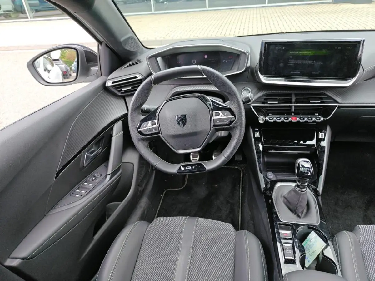 1.2 PureTech 100 GT | Navigatie | Camera voor + achter | Panoramadak | Nieuw model | Apple carplay |