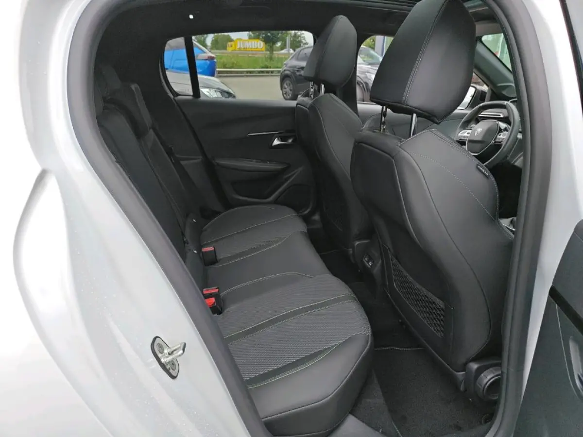 1.2 PureTech 100 GT | Navigatie | Camera voor + achter | Panoramadak | Nieuw model | Apple carplay |