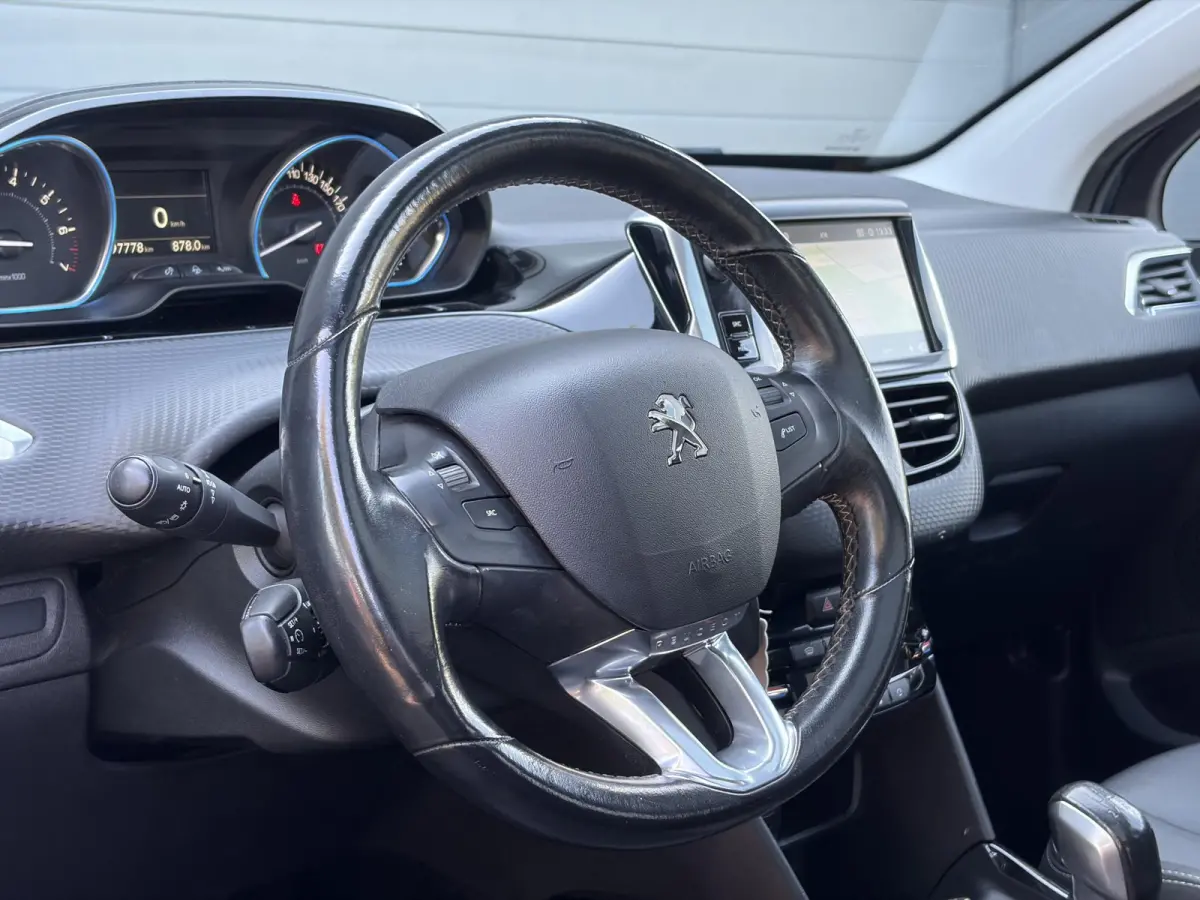 1.2 PureTech Allure ✓1e Eigenaar✓D-riem vv in 2025✓110pk✓Navi✓Pano✓Carplay✓Pdc V+A✓Lm velgen✓N.A.P✓Halfleder✓Clima✓Apk tot 10-2027