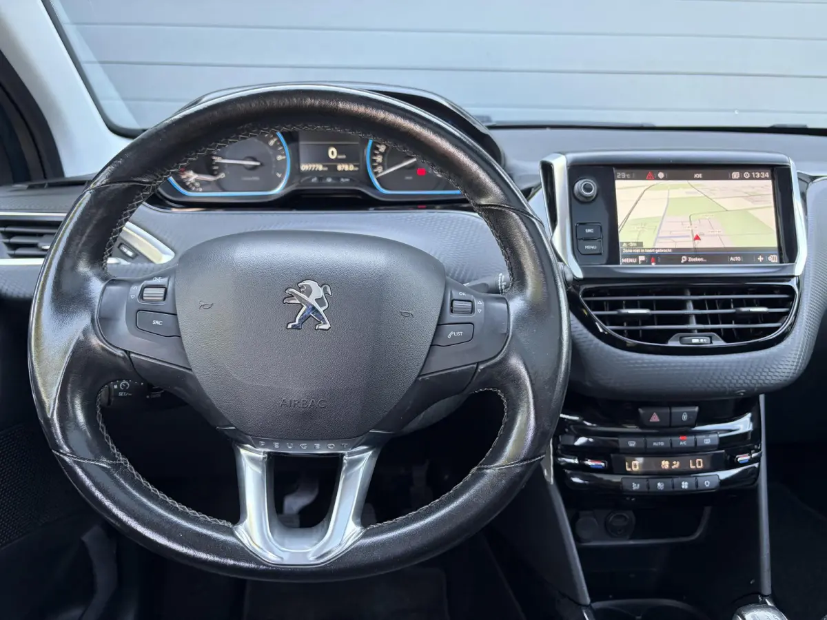 1.2 PureTech Allure ✓1e Eigenaar✓D-riem vv in 2025✓110pk✓Navi✓Pano✓Carplay✓Pdc V+A✓Lm velgen✓N.A.P✓Halfleder✓Clima✓Apk tot 10-2027