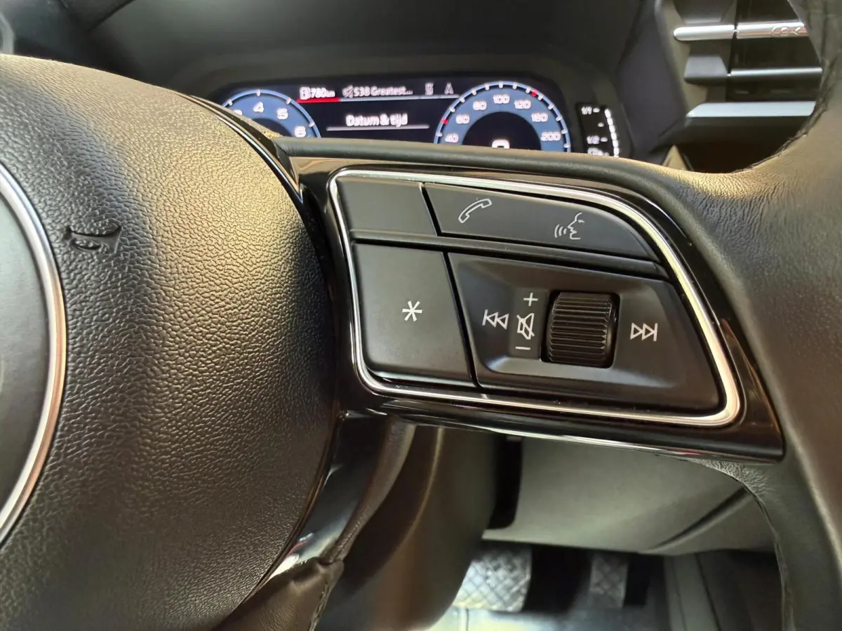 30 TFSI Advanced edition Automaat | Sportstoelen | LED verlichting | Climate & cruise control | Apple CarPlay/Android Auto | Navigatiesysteem | DAB ontvangst | Parkeersensoren achter