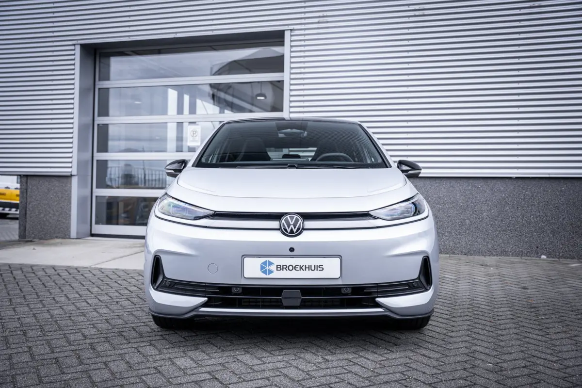 Style | Achteruitrijcamera (Rear View) | Dodehoeksensor 'Side Assist', uitparkeerassistent en uitstapwaarschuwing | Panoramadak (panoramisch glazen dak, kan niet open)