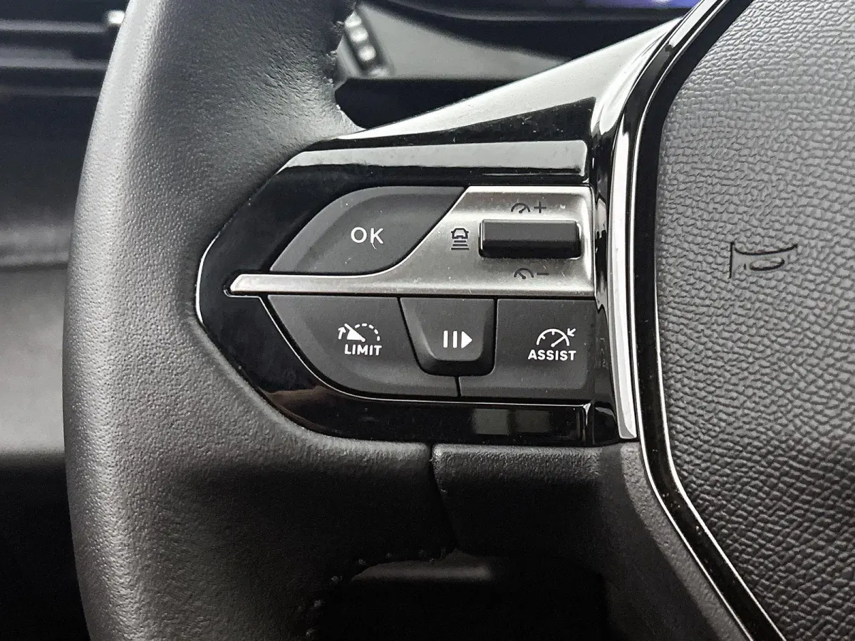 1.2 Hybrid 145pk Allure Automaat | 360 Camera | Climate Control | Adaptieve Cruise Control | LED | 17"LMV | Keyless Entry/Start | Apple Carplay/Android Auto |