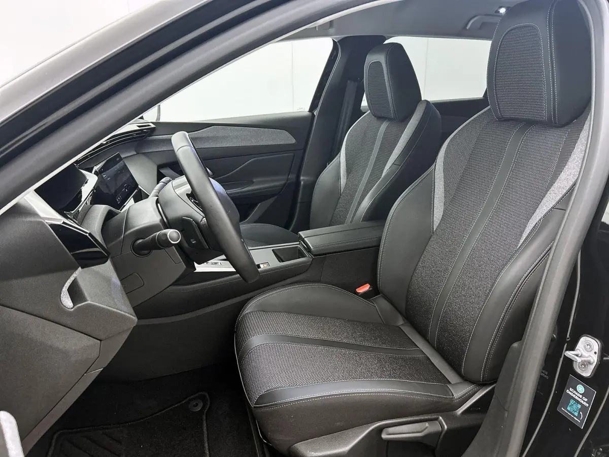 1.2 Hybrid 145pk Allure Automaat | 360 Camera | Climate Control | Adaptieve Cruise Control | LED | 17"LMV | Keyless Entry/Start | Apple Carplay/Android Auto |