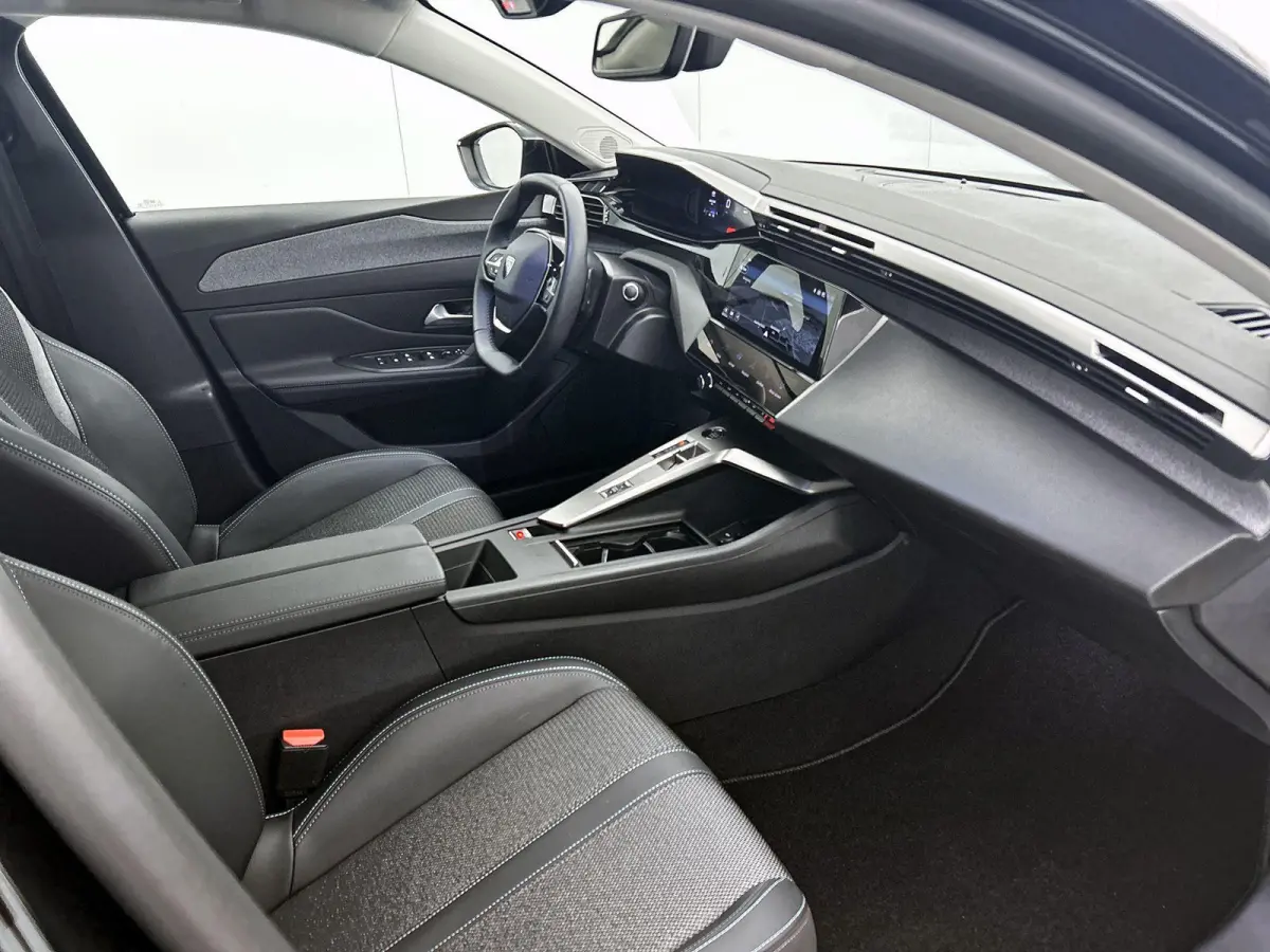 1.2 Hybrid 145pk Allure Automaat | 360 Camera | Climate Control | Adaptieve Cruise Control | LED | 17"LMV | Keyless Entry/Start | Apple Carplay/Android Auto |