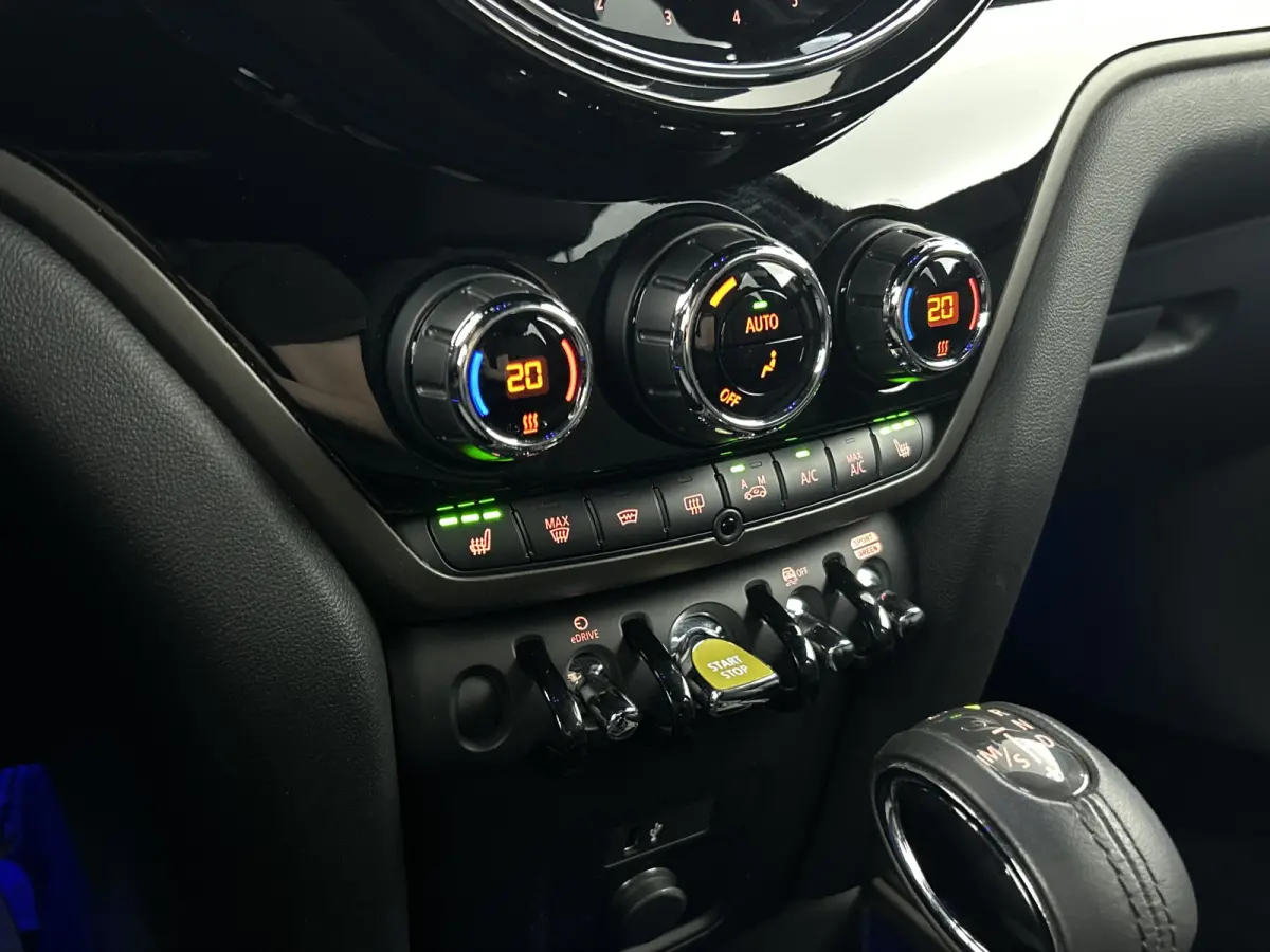 Cooper SE ALL4 Premium Memory/Head-Up Display/Camera