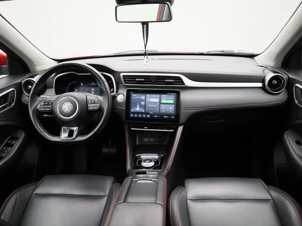 MG EV Standard Range Luxury 50 kWh Automaat | Panoramadak | Leder | Navigatie | Airco | Achteruitrijcamera | Apple Carplay / Android Auto | Stoelverwarming | Lichtmetalen Velgen |