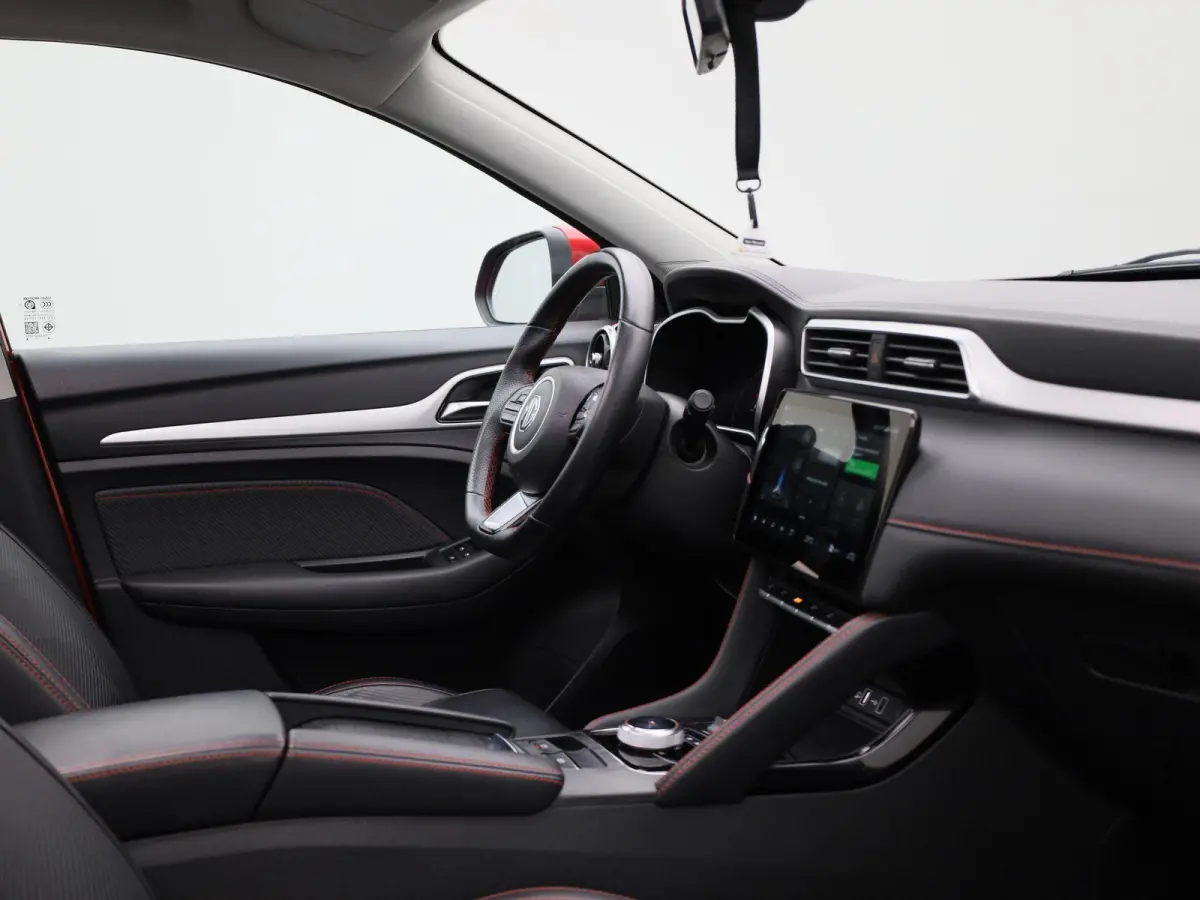 MG EV Standard Range Luxury 50 kWh Automaat | Panoramadak | Leder | Navigatie | Airco | Achteruitrijcamera | Apple Carplay / Android Auto | Stoelverwarming | Lichtmetalen Velgen |