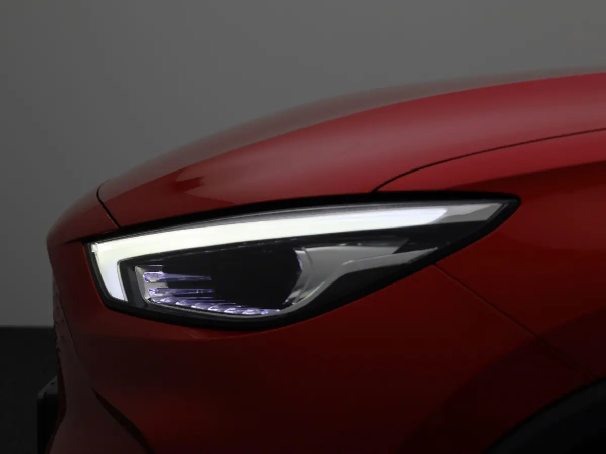 MG EV Standard Range Luxury 50 kWh Automaat | Panoramadak | Leder | Navigatie | Airco | Achteruitrijcamera | Apple Carplay / Android Auto | Stoelverwarming | Lichtmetalen Velgen |