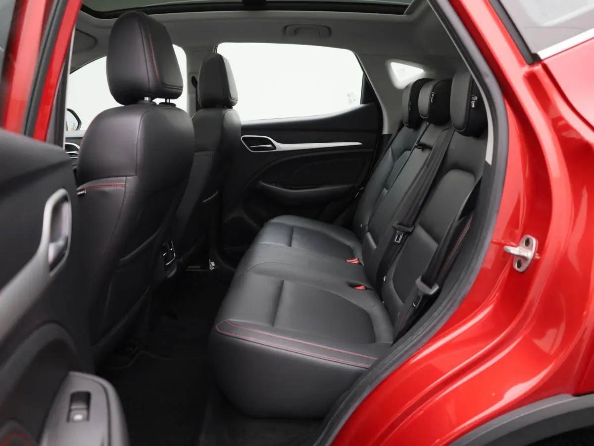 MG EV Standard Range Luxury 50 kWh Automaat | Panoramadak | Leder | Navigatie | Airco | Achteruitrijcamera | Apple Carplay / Android Auto | Stoelverwarming | Lichtmetalen Velgen |