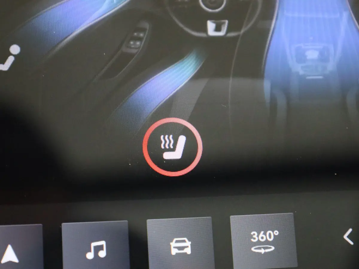 MG EV Standard Range Luxury 50 kWh Automaat | Panoramadak | Leder | Navigatie | Airco | Achteruitrijcamera | Apple Carplay / Android Auto | Stoelverwarming | Lichtmetalen Velgen |