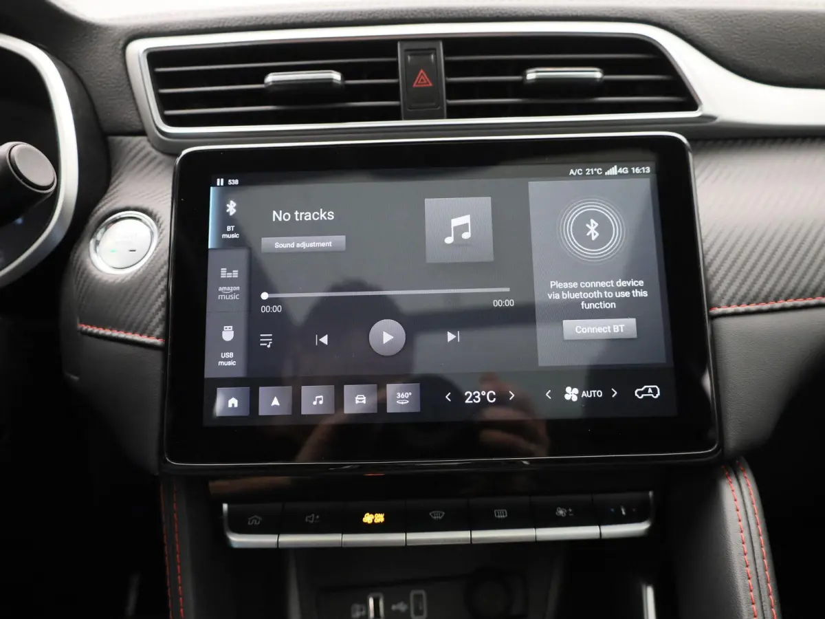 MG EV Standard Range Luxury 50 kWh Automaat | Panoramadak | Leder | Navigatie | Airco | Achteruitrijcamera | Apple Carplay / Android Auto | Stoelverwarming | Lichtmetalen Velgen |