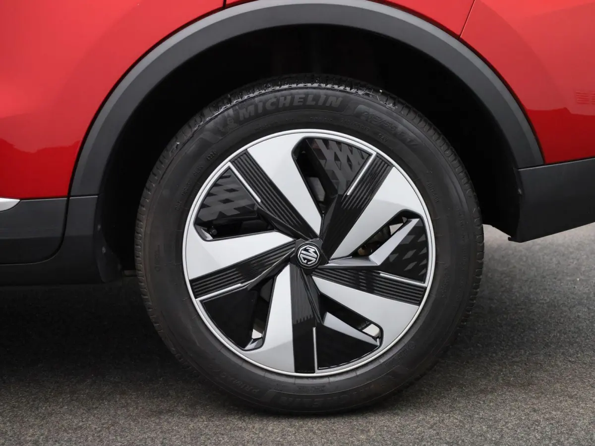 MG EV Standard Range Luxury 50 kWh Automaat | Panoramadak | Leder | Navigatie | Airco | Achteruitrijcamera | Apple Carplay / Android Auto | Stoelverwarming | Lichtmetalen Velgen |
