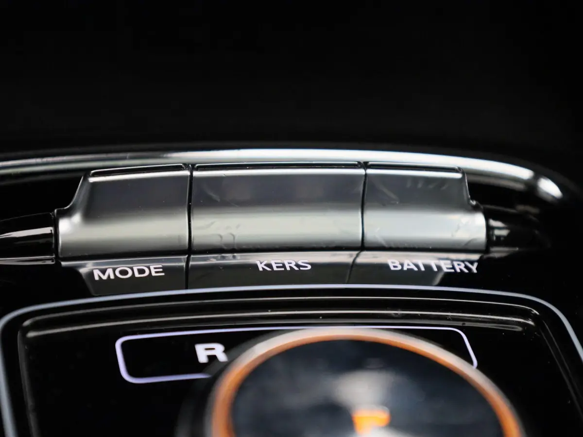 MG EV Standard Range Luxury 50 kWh Automaat | Panoramadak | Leder | Navigatie | Airco | Achteruitrijcamera | Apple Carplay / Android Auto | Stoelverwarming | Lichtmetalen Velgen |