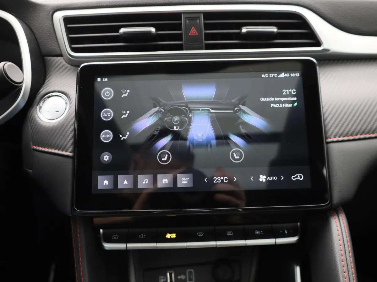 MG EV Standard Range Luxury 50 kWh Automaat | Panoramadak | Leder | Navigatie | Airco | Achteruitrijcamera | Apple Carplay / Android Auto | Stoelverwarming | Lichtmetalen Velgen |