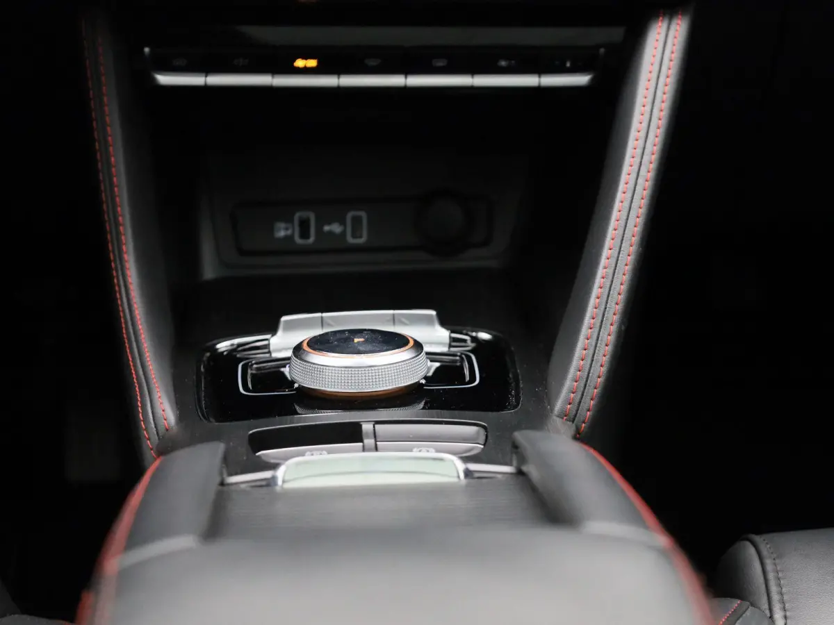 MG EV Standard Range Luxury 50 kWh Automaat | Panoramadak | Leder | Navigatie | Airco | Achteruitrijcamera | Apple Carplay / Android Auto | Stoelverwarming | Lichtmetalen Velgen |