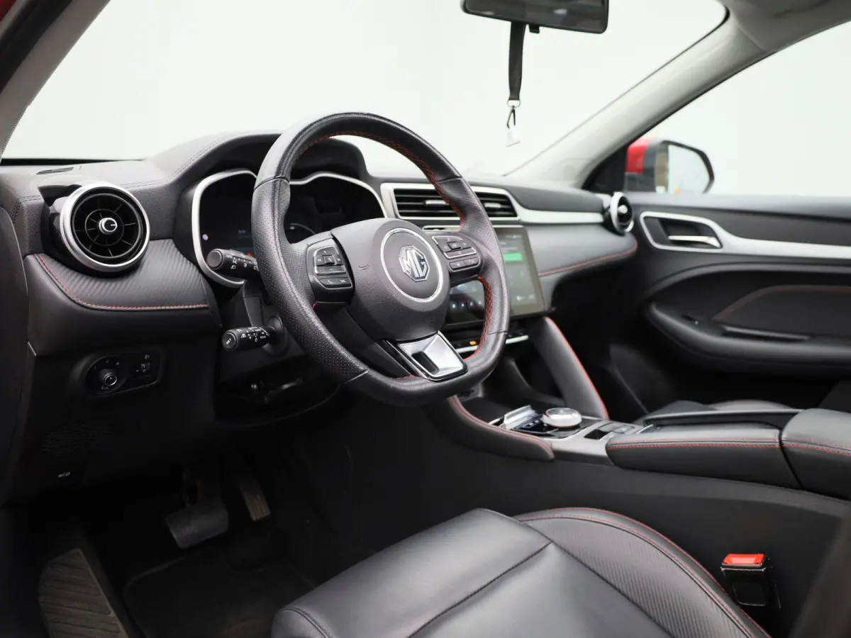 MG EV Standard Range Luxury 50 kWh Automaat | Panoramadak | Leder | Navigatie | Airco | Achteruitrijcamera | Apple Carplay / Android Auto | Stoelverwarming | Lichtmetalen Velgen |