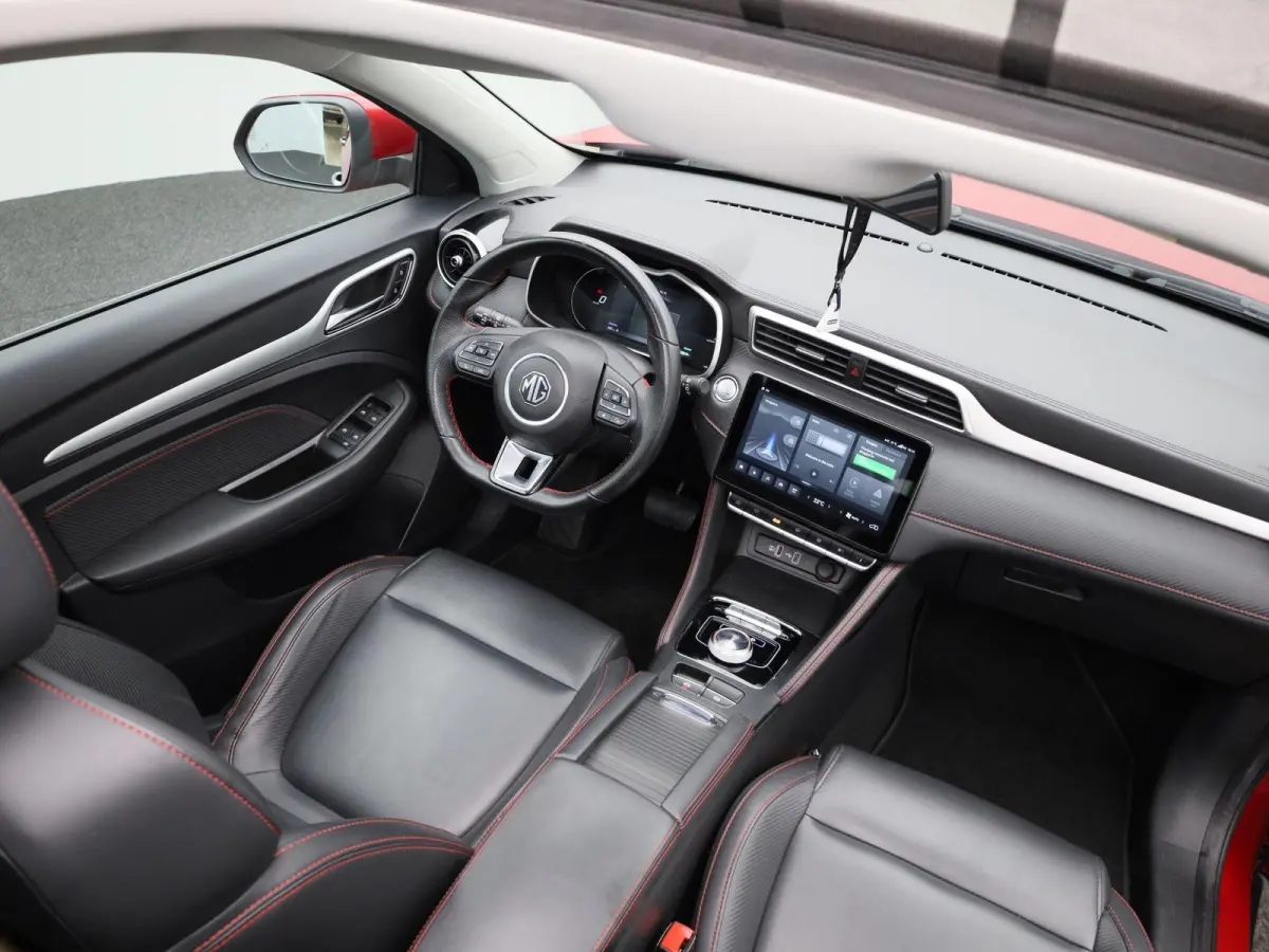 MG EV Standard Range Luxury 50 kWh Automaat | Panoramadak | Leder | Navigatie | Airco | Achteruitrijcamera | Apple Carplay / Android Auto | Stoelverwarming | Lichtmetalen Velgen |