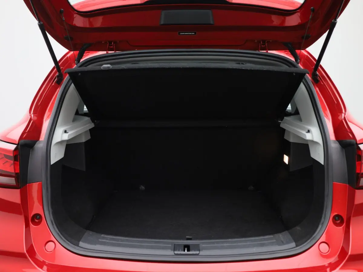 MG EV Standard Range Luxury 50 kWh Automaat | Panoramadak | Leder | Navigatie | Airco | Achteruitrijcamera | Apple Carplay / Android Auto | Stoelverwarming | Lichtmetalen Velgen |