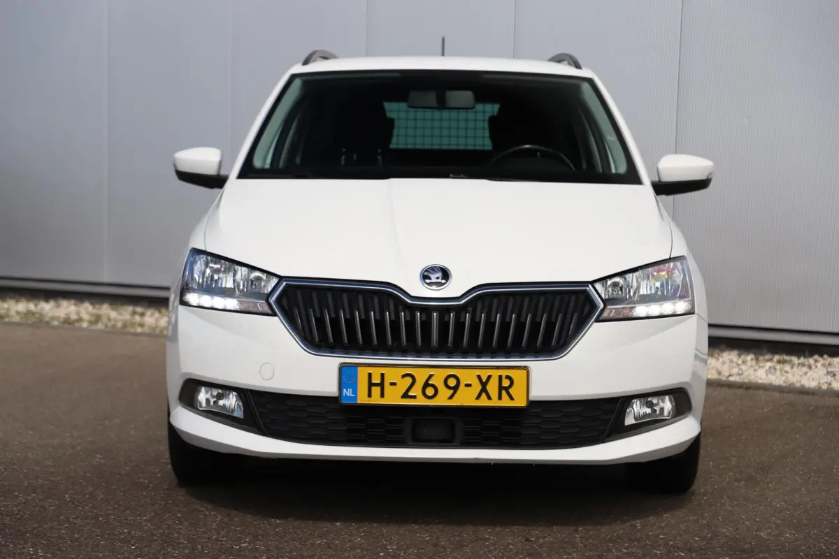 1.0 TSI Ambition Trekhaak Navigatie Carplay Android Parkeersensor Airco Cruise