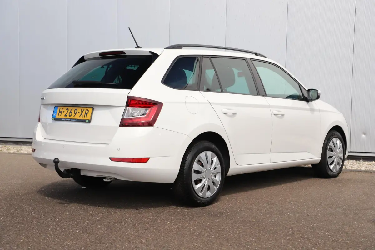 1.0 TSI Ambition Trekhaak Navigatie Carplay Android Parkeersensor Airco Cruise