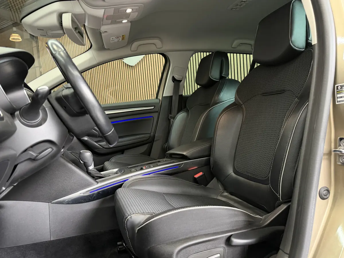 1.3 TCe 130pk Bose | Groot Navi | Camera | Led | Cruise control | Carplay | Trekhaak 100% onderhouden