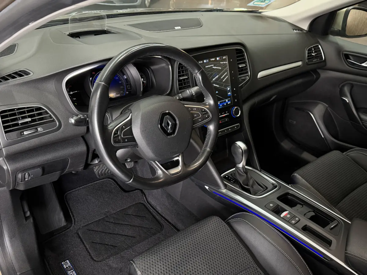 1.3 TCe 130pk Bose | Groot Navi | Camera | Led | Cruise control | Carplay | Trekhaak 100% onderhouden