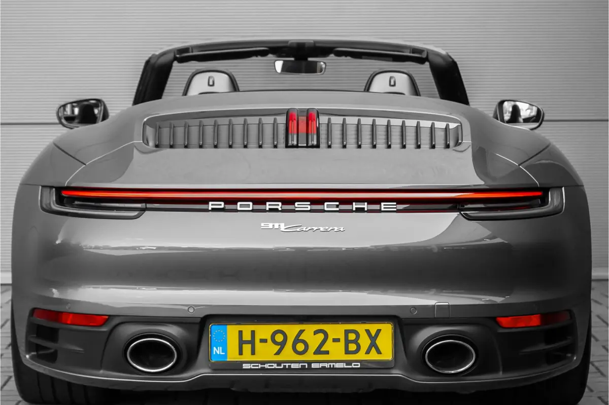 3.0 Carrera NL-Auto Sportuitlaat Sportstoelen Plus 21"