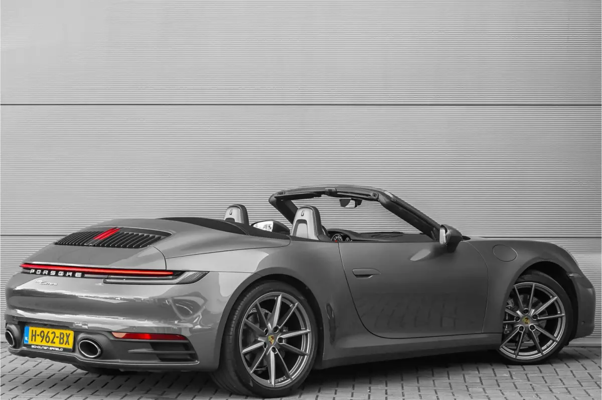 3.0 Carrera NL-Auto Sportuitlaat Sportstoelen Plus 21"