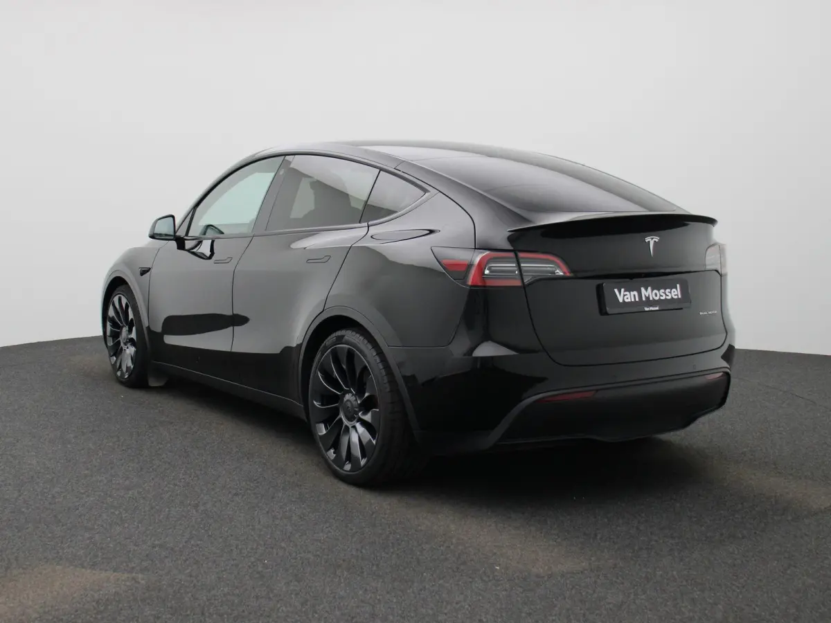 Performance AWD 75 kWh | PANORAMADAK | ACHTERUITRIJCAMERA | STOELVERWARMING | STUURWIELVERWARMING | PARKEERSENSOREN | ELEKTRISCHE STOELEN | NAVIGATIE | LED VERLICHTING |