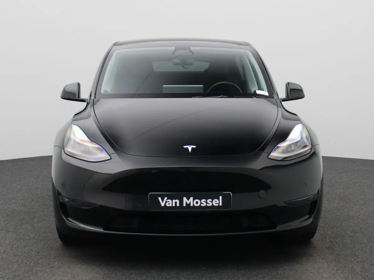 Performance AWD 75 kWh | PANORAMADAK | ACHTERUITRIJCAMERA | STOELVERWARMING | STUURWIELVERWARMING | PARKEERSENSOREN | ELEKTRISCHE STOELEN | NAVIGATIE | LED VERLICHTING |