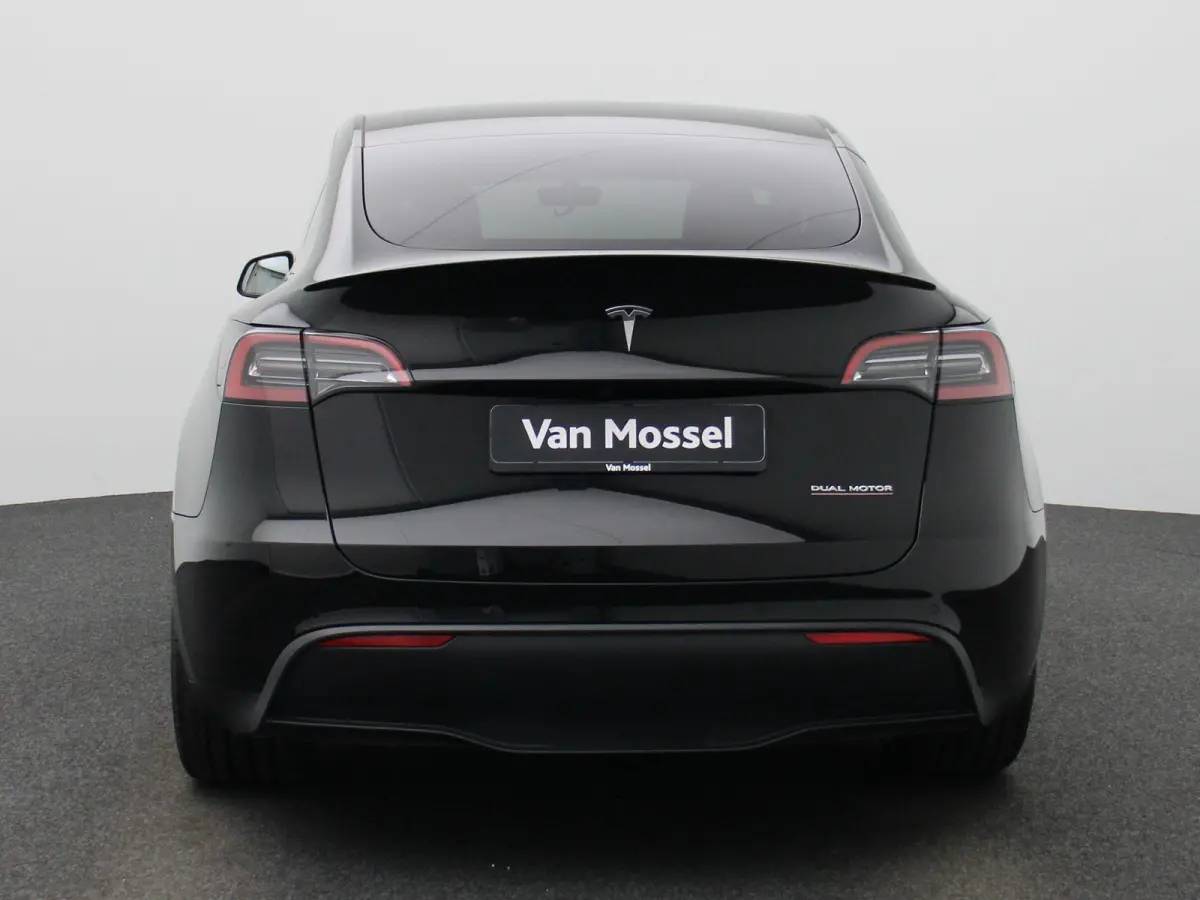 Performance AWD 75 kWh | PANORAMADAK | ACHTERUITRIJCAMERA | STOELVERWARMING | STUURWIELVERWARMING | PARKEERSENSOREN | ELEKTRISCHE STOELEN | NAVIGATIE | LED VERLICHTING |