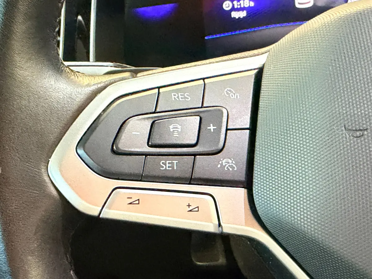 1.0 TSI 3X R-Line|PANO|IQ LIGHT|ACC|CAMERA|CARPLAY|FABRIEKSGARANTIE 2027|DEALER ONDERHOUDEN|2025|BOMVOL!