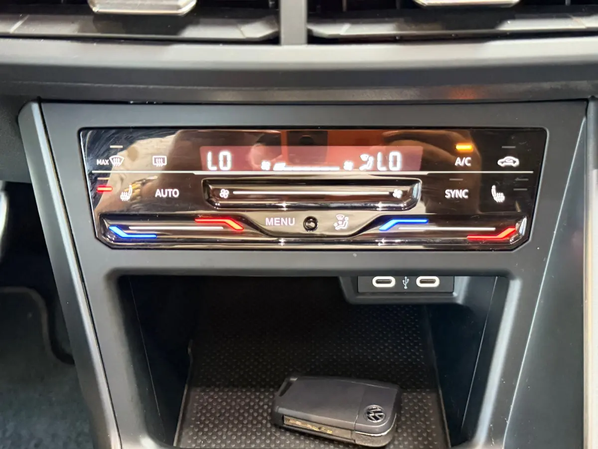 1.0 TSI 3X R-Line|PANO|IQ LIGHT|ACC|CAMERA|CARPLAY|FABRIEKSGARANTIE 2027|DEALER ONDERHOUDEN|2025|BOMVOL!