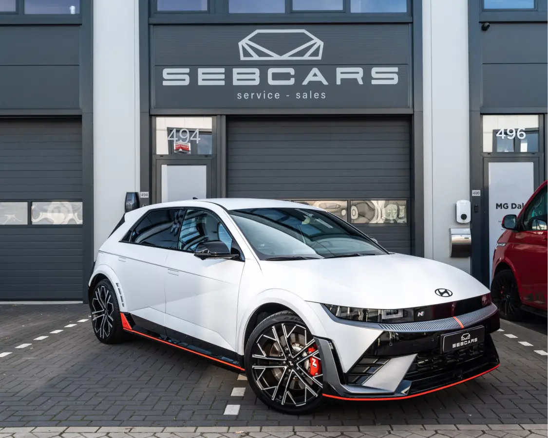 N AWD 84 kWh 650 PK ATLAS WHITE MATTE, N E-SHIFT, HEAD UP