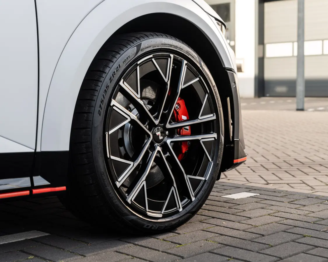 N AWD 84 kWh 650 PK ATLAS WHITE MATTE, N E-SHIFT, HEAD UP