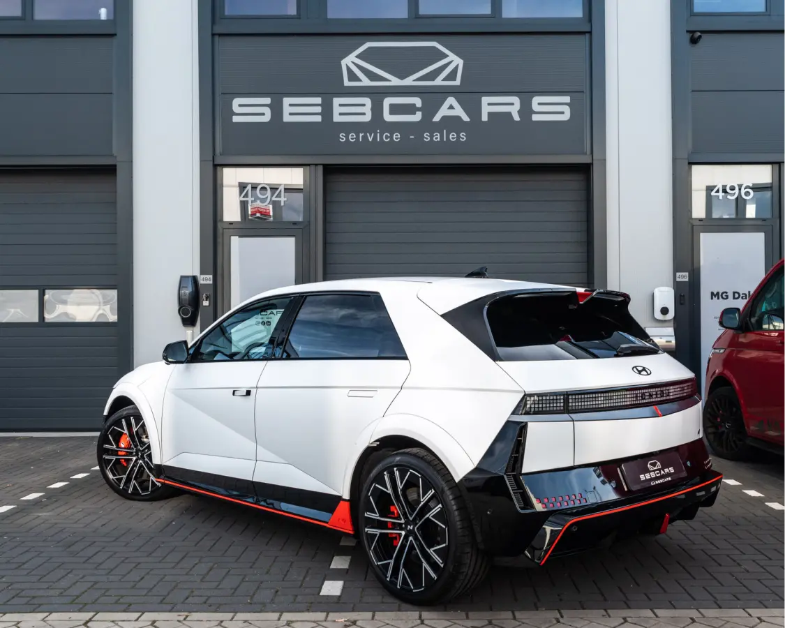 N AWD 84 kWh 650 PK ATLAS WHITE MATTE, N E-SHIFT, HEAD UP